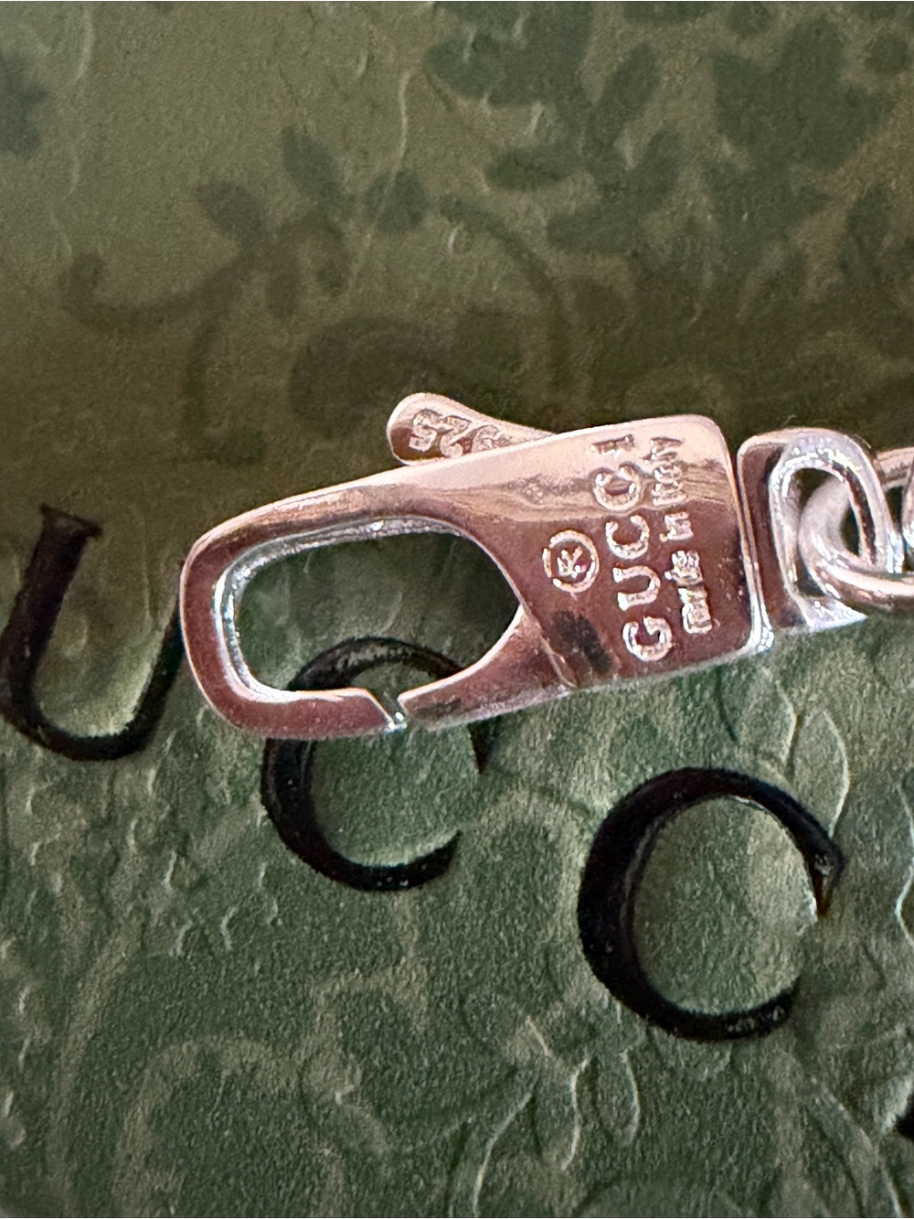 Gucci Silver-Tone Link Bracelet with Engraved Logo Bar - Picture 4 of 6